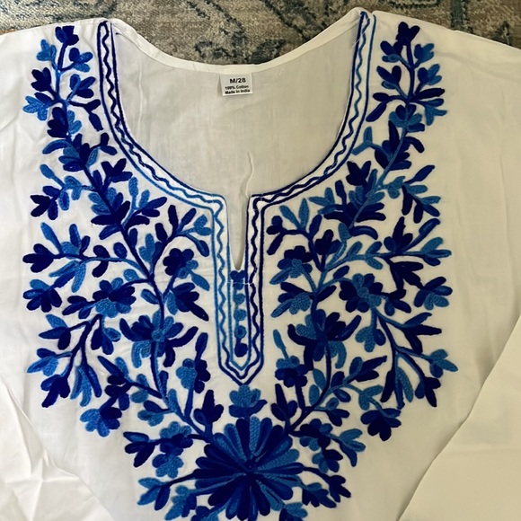 Short cotton blue / white hand embroidered kurta - Picture 2 of 6